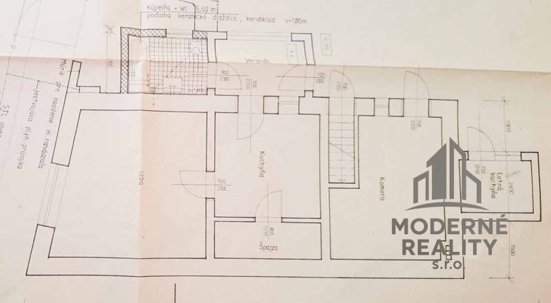Floor plan of a family house with labeled spaces: kitchen, pantry, storage room, veranda, and bathroom.