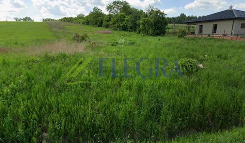 A residential plot on Lomnická Street in Vranov nad Topľou, covered with greenery.