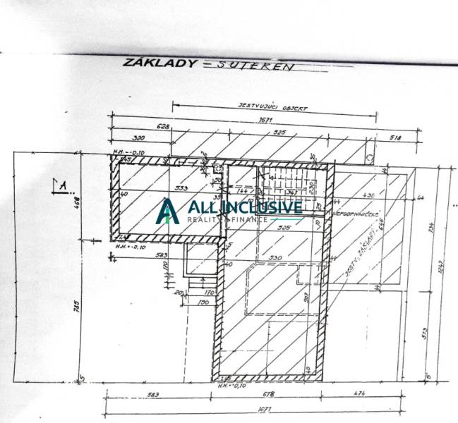 Basement floor plan of a family house, showing the dimensions and layout of the rooms.