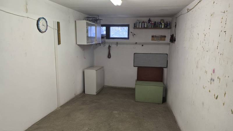 Sure, please provide the text you want translated into English.