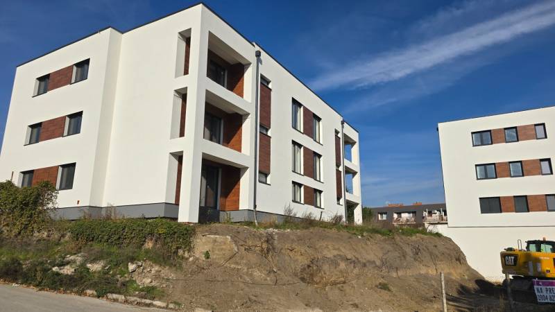 New buildings on Banka Street in Piešťany with a combination of white facade and wooden decor.