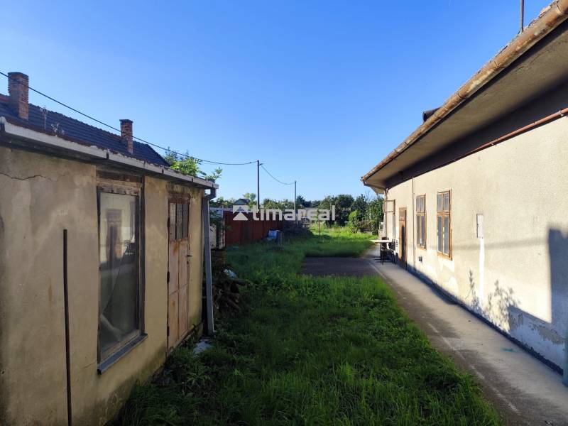 Two older houses with a yard in the background, Reca, Residential plots.