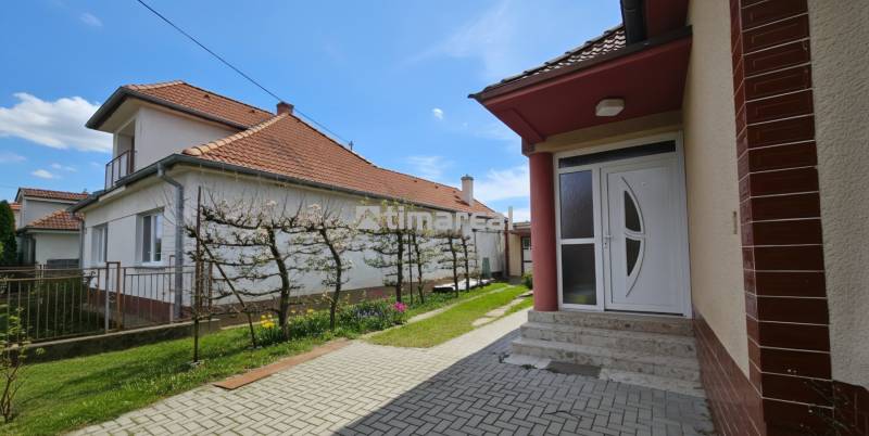 In Križovany nad Dudváhom, a family house with a tiled floor and a garden is visible.