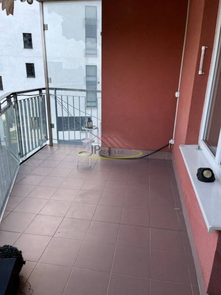Balcony in a 4-room apartment on Jégého Street in Bratislava - Nivy.