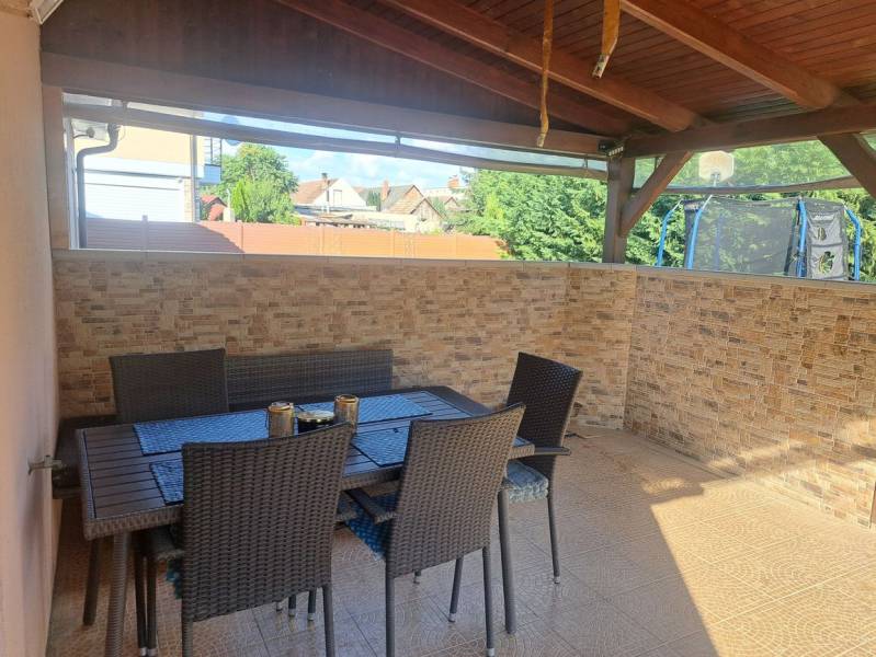 A terrace at a family house in Čierny Brod with seating made of synthetic rattan.