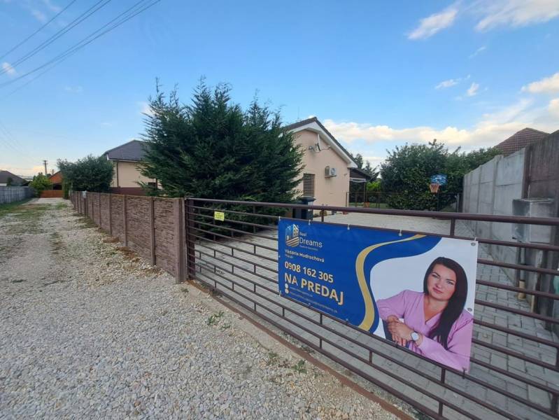 Family house for sale in Čierny Brod, with a large yard enclosed by a fence.