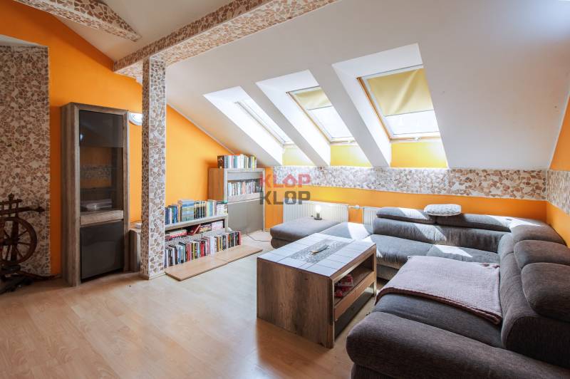 Kúpte si VEĽKORYSÝ PODKROVNÝ 4 i byt so SPOLOČNOU ZÁHRADOU a PIVNICOU