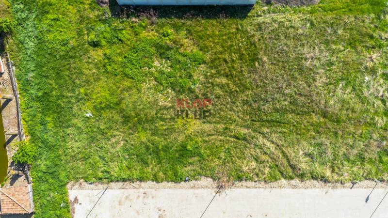 Kúpte si SVETLÝ, TICHÝ stavebný pozemok s IS a OPTIMÁLNOU ROZLOHOU