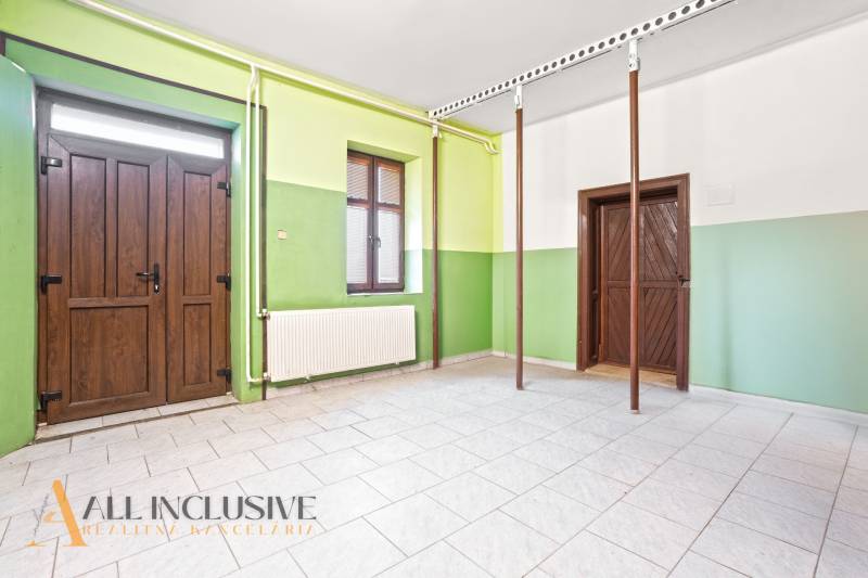 Green walls and white tiles in the family house.