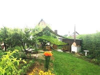 The garden at the cottage in Pozdišovce with a gazebo and greenery, ideal for relaxation.