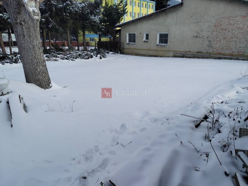 Family house on Hájska Street in Martin, snow-covered garden next to the adjacent building.