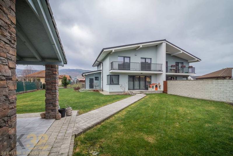 A family house on Krátka Street in Spišské Bystré with a well-maintained lawn and a shelter.