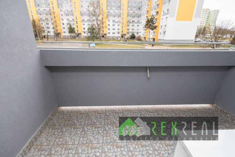 The balcony of a 3-room apartment on Rúbanisko in Lučenec with a view of the housing estate.