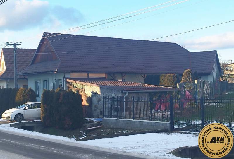 A family house on Dubovska Street in Dobrá Niva, with a garden and cars.