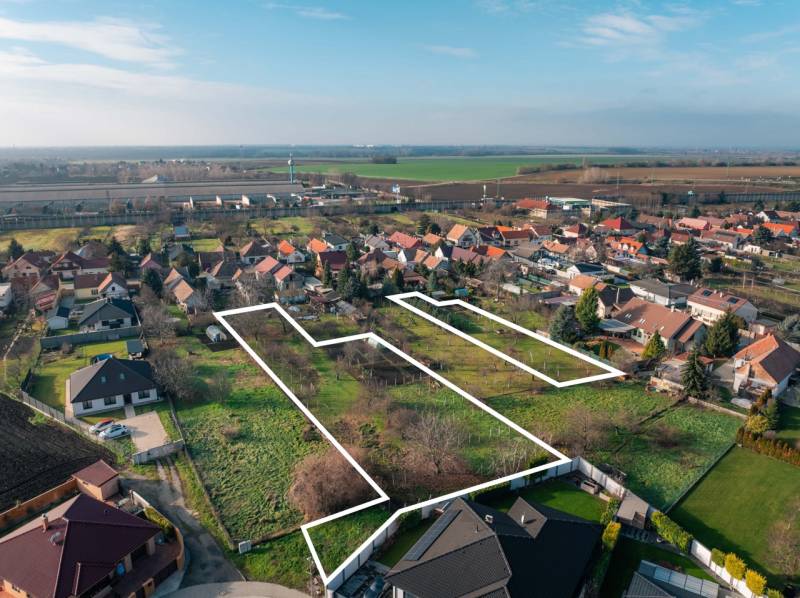 Residential plots in Vlčkovce, spacious parcels with a view of the rural landscape.