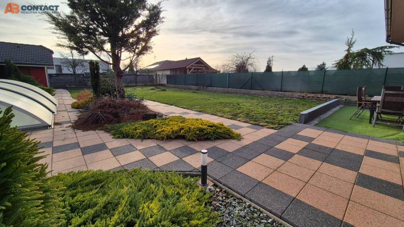The garden at the family house on Veterná Street in Krakovany with paving and a terrace.