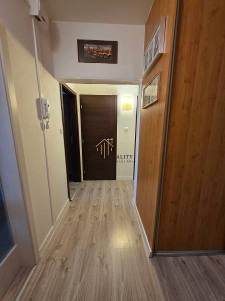 Entrance hallway in a 3-room apartment with walls featuring a wooden decor and a floor with a wooden decor.