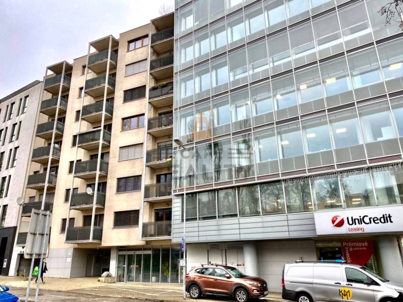 Apartment building on Žabotova Street in Bratislava – Staré Mesto.