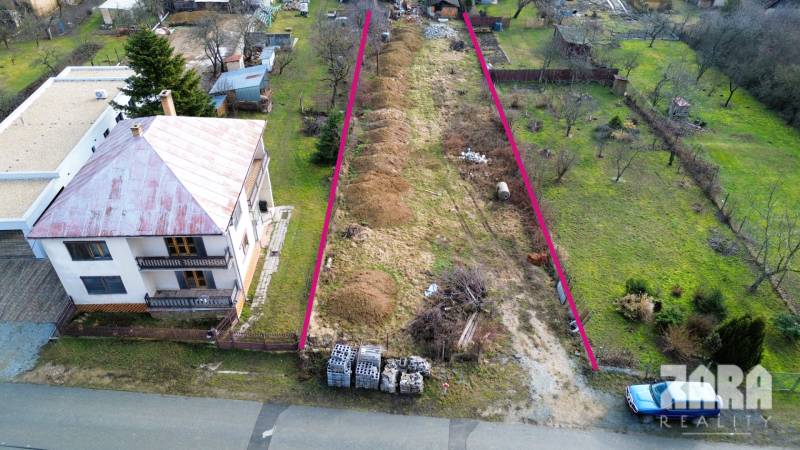Plots - housing in Nováčany with a house, garden, and extensive grassy land.