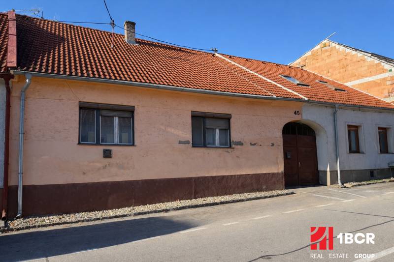 A family house on Bratislavská Street in Svätý Jur with an older facade and a sloped roof.