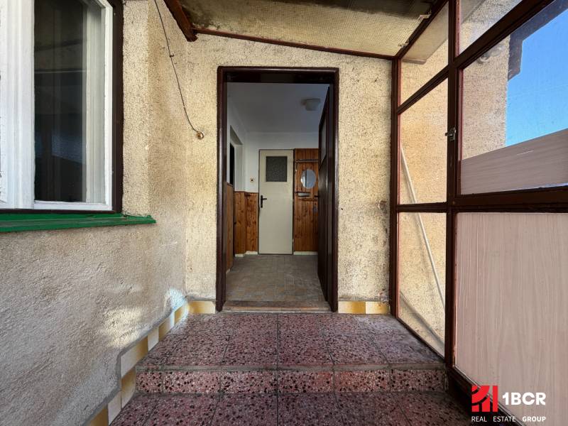 Entrance to the family house on Bratislavská Street in Svätý Jur with a tiled floor.