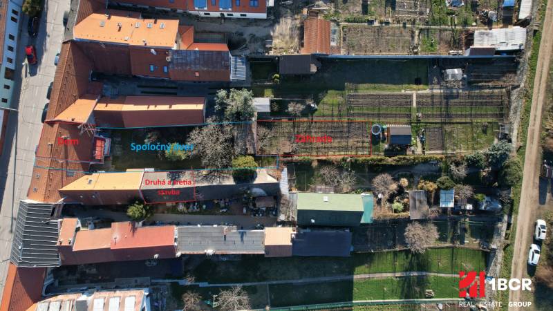 Aerial view of a family house on Bratislavská Street in Svätý Jur with a shared courtyard.