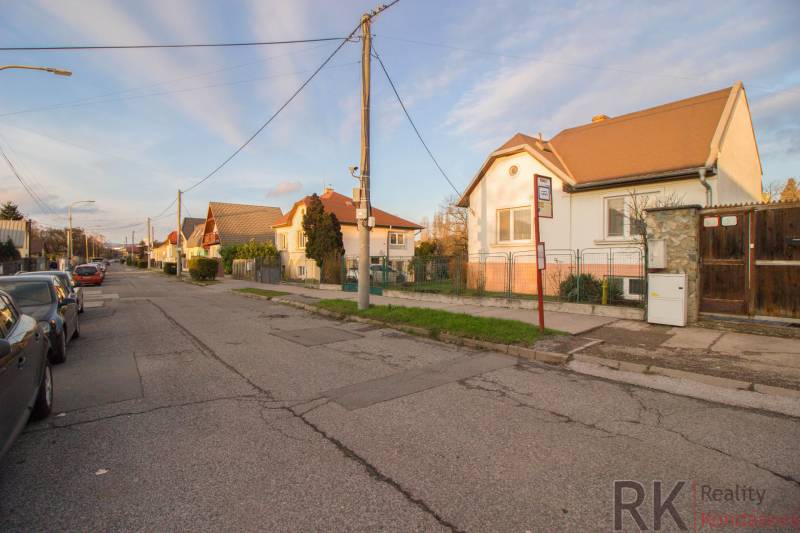 Člnková Street in Košice, Džungľa district with a row of family houses.