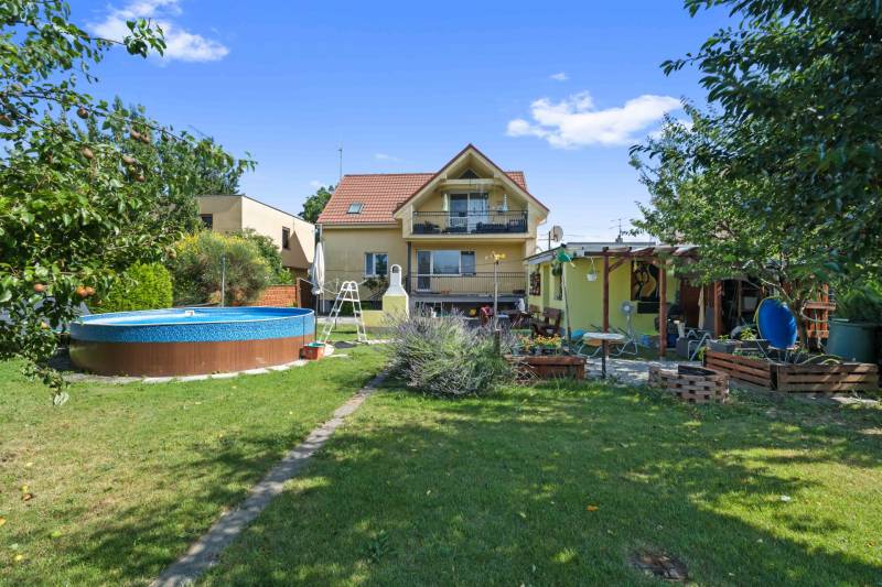 A family house on Tehelná Street in Sereď with a swimming pool and a garden.