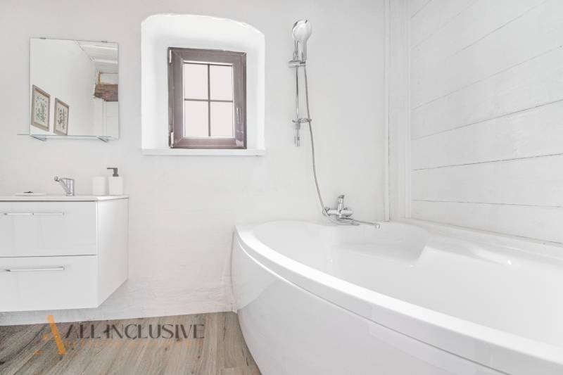 4 - 2025-06-06T172345.110.jpg