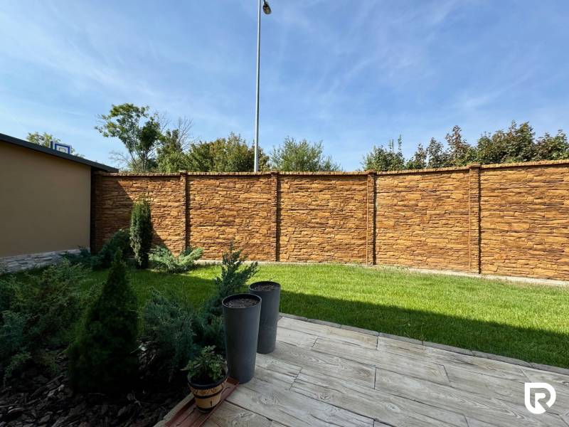 The garden of the family house on Pod privádzačom Street in Trenčín with a wooden decor terrace.