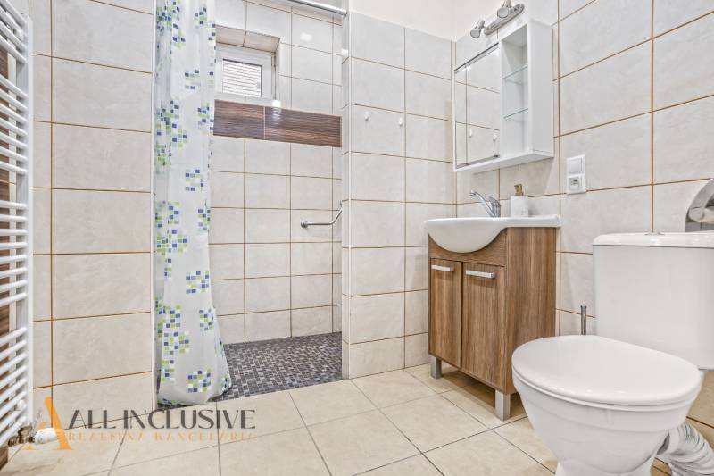 10 - 2025-12-15T125553.464.jpg