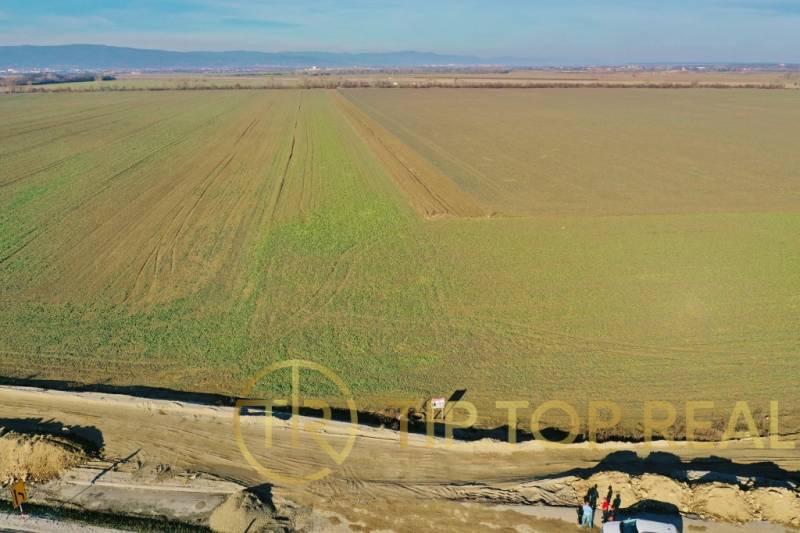 Residential plots on Ráztočná Street in Bratislava - Vrakuňa with wide fields.