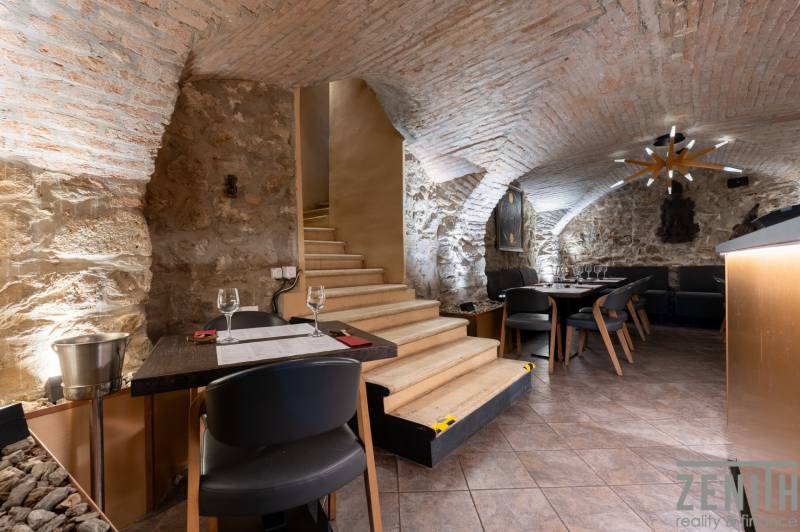 Vaulted ceiling with rustic walls in gastronomy.