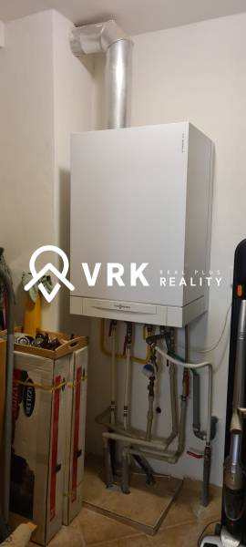 Heating in a 3-room apartment with a gas boiler and a tidy space.