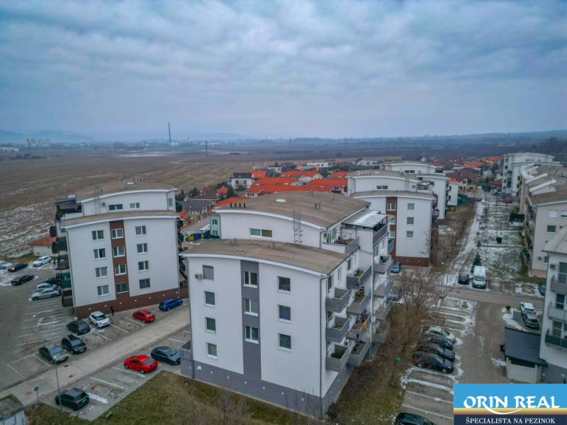 A view of residential buildings on Slavomírova Street in Slovenský Grob, 2-room apartments.