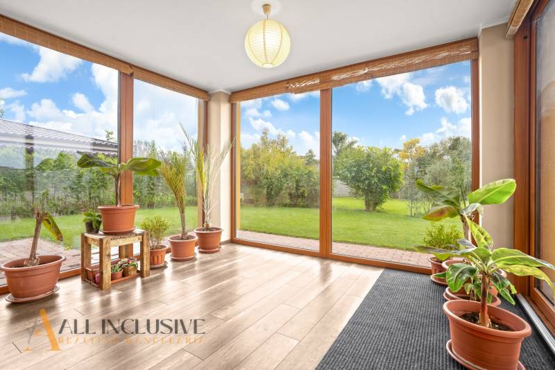 9 - 2025-09-25T103821.801.jpg