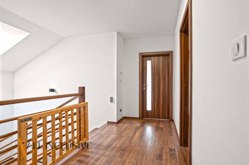 17 - 2025-09-25T103806.691.jpg