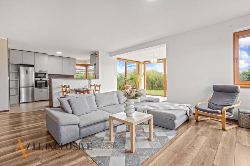 6 - 2025-09-25T103827.435.jpg