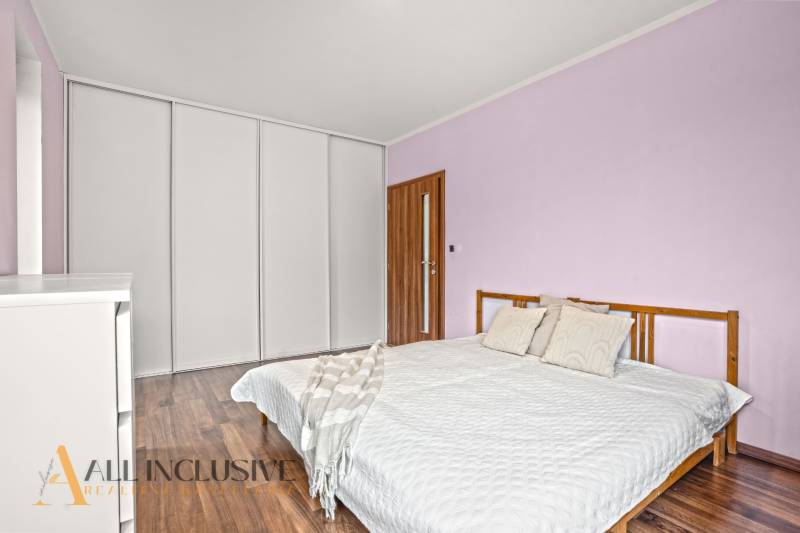 12 - 2025-09-25T103814.348.jpg