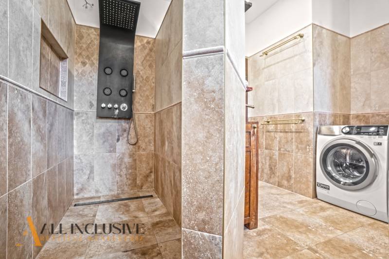 17 - 2025-10-07T112335.329.jpg