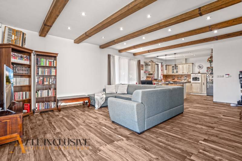 6 - 2025-10-07T112349.027.jpg