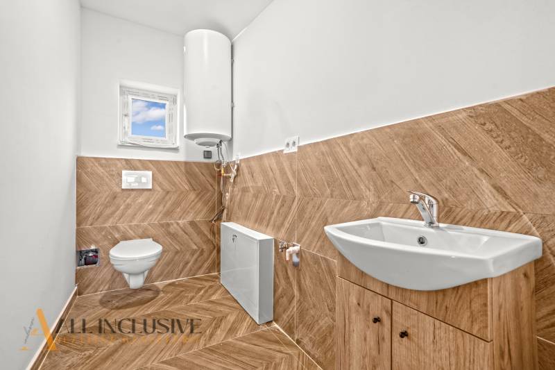 18 - 2025-10-27T101201.345.jpg