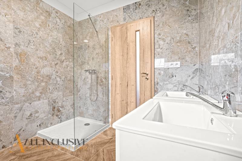 16 - 2025-10-27T101204.758.jpg