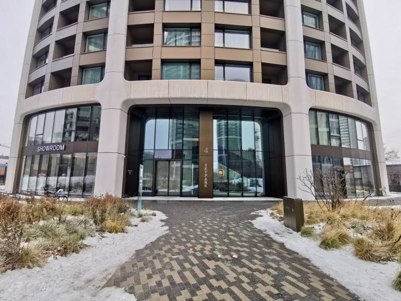Building on Bottova Street in Bratislava – Old Town with commercial spaces and a sidewalk with snow.
