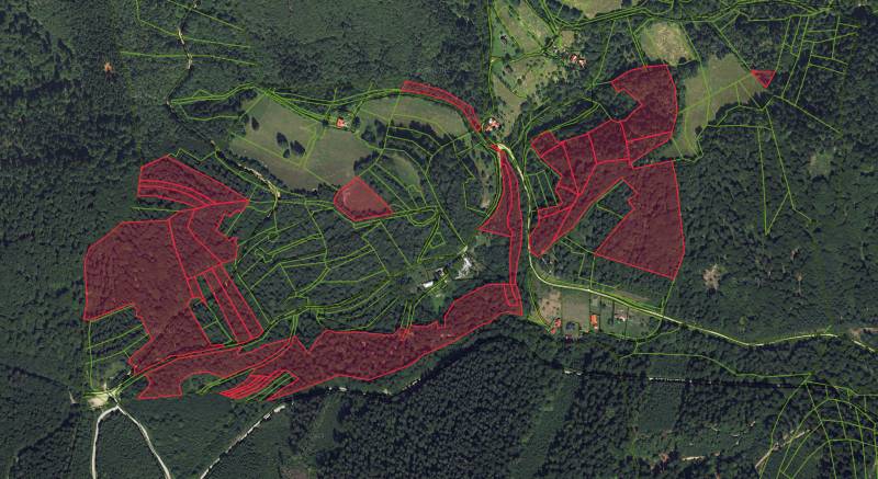 Aerial view of agricultural and forest lands in Lazy pod Makytou with marked parcels.