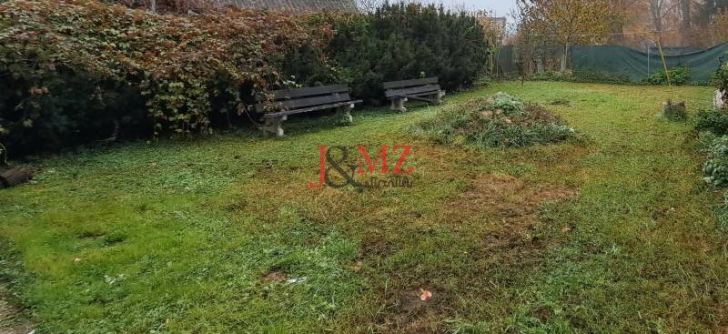 Garden with benches and greenery at a family house in Kalná nad Hronom.