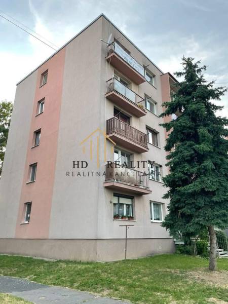 Apartment building on Vajanského 10, Šahy, for 4-room apartments, surrounded by greenery.