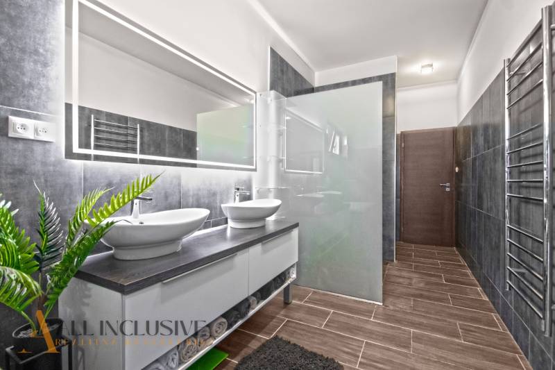 12 - 2025-08-07T153732.142.jpg