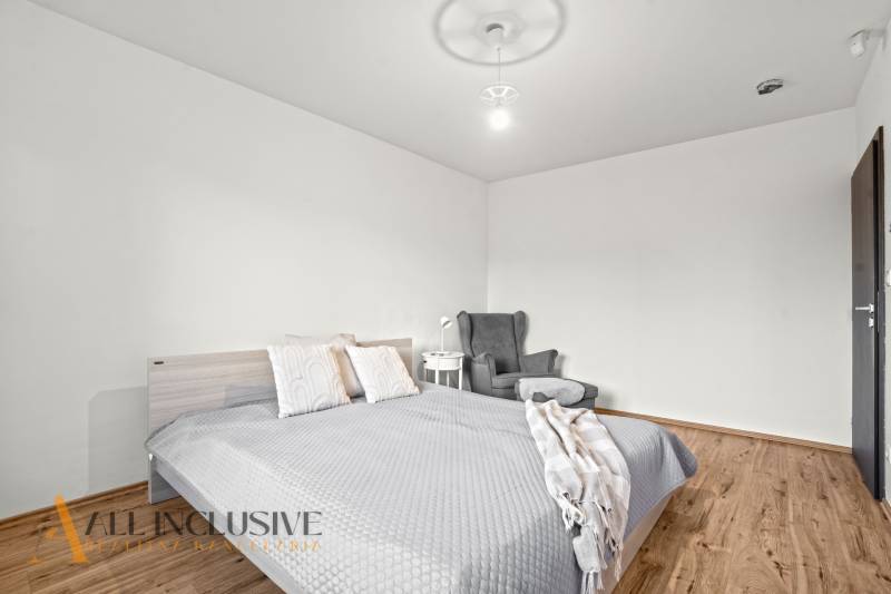 12 - 2025-11-11T110708.907.jpg