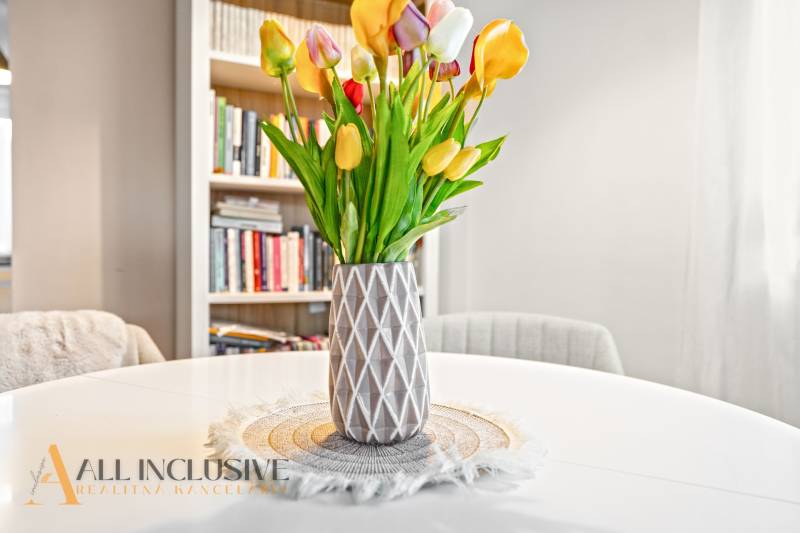 6 - 2025-11-11T110719.932.jpg